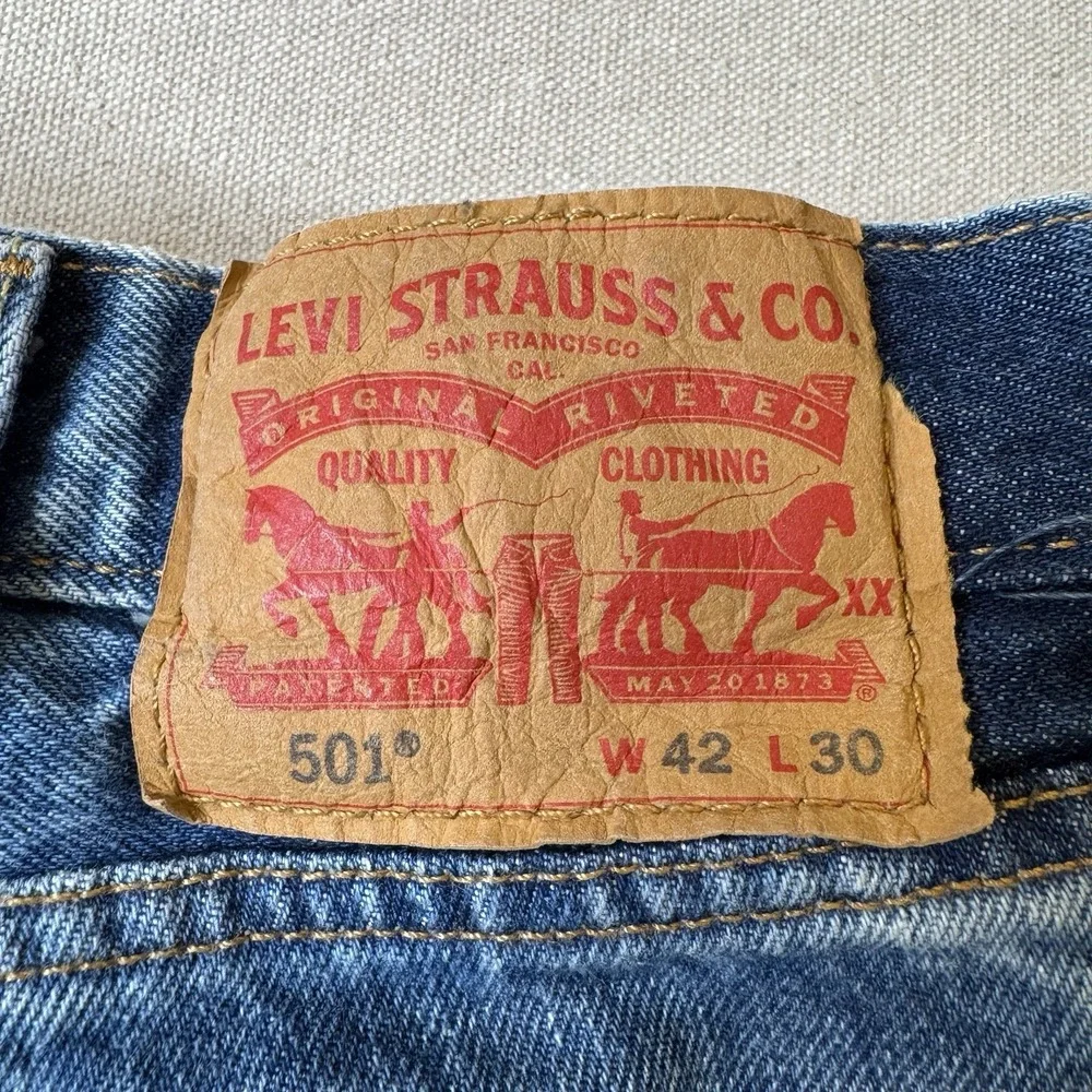 VTG Levis 501 Men's Acid Wash Distressed‎ Jeans Button Fly Size 42 x 30